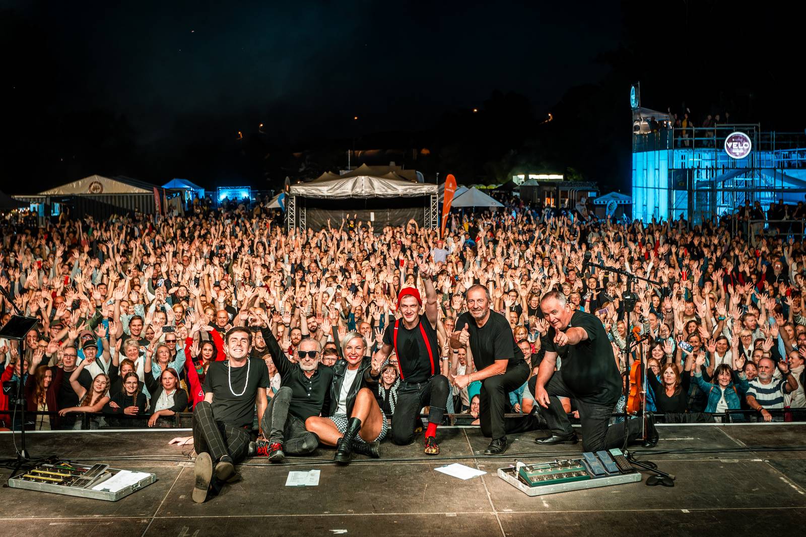 Čechomor vyprodal Areál 7 v pražských Holešovicích, doprovodila ho Martina Pártlová