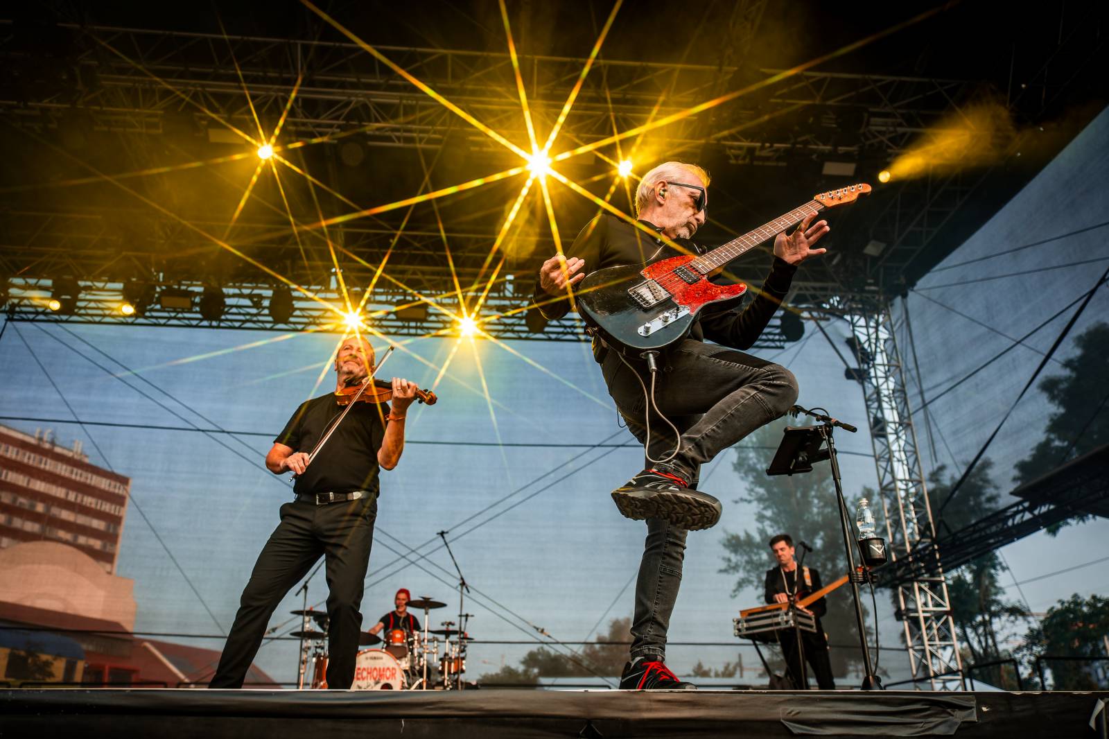 Čechomor vyprodal Areál 7 v pražských Holešovicích, doprovodila ho Martina Pártlová