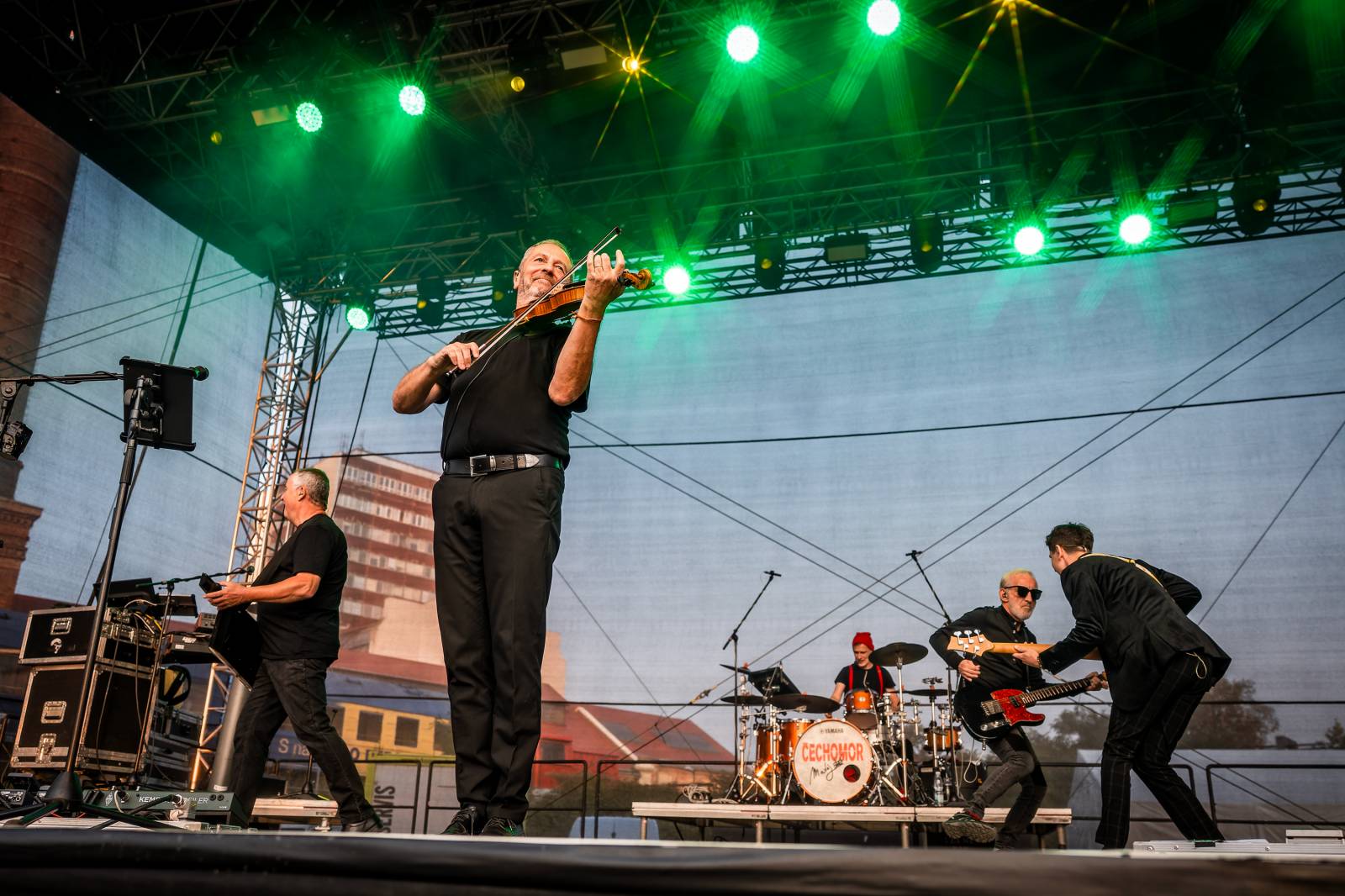 Čechomor vyprodal Areál 7 v pražských Holešovicích, doprovodila ho Martina Pártlová