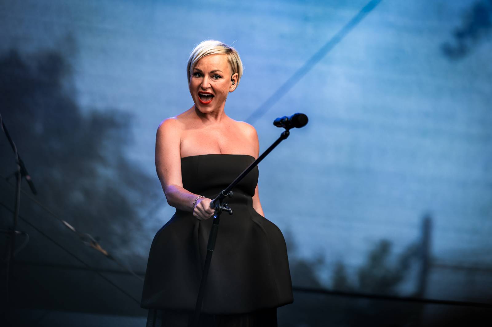 Čechomor vyprodal Areál 7 v pražských Holešovicích, doprovodila ho Martina Pártlová