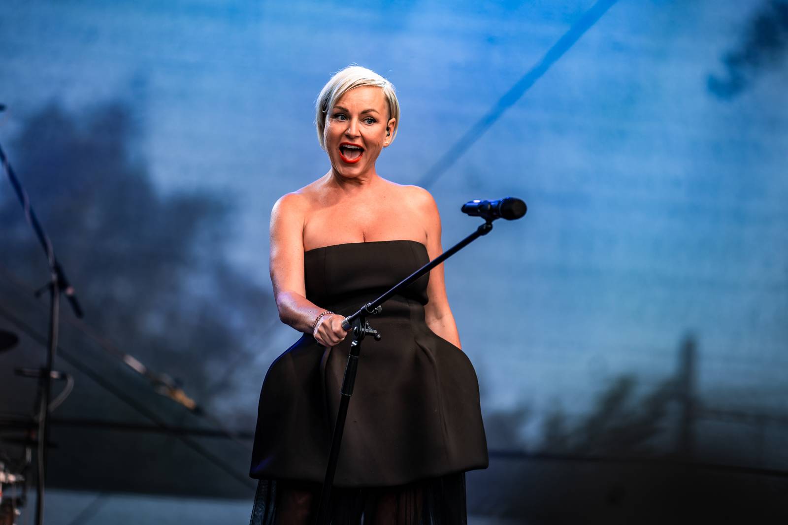 Čechomor vyprodal Areál 7 v pražských Holešovicích, doprovodila ho Martina Pártlová