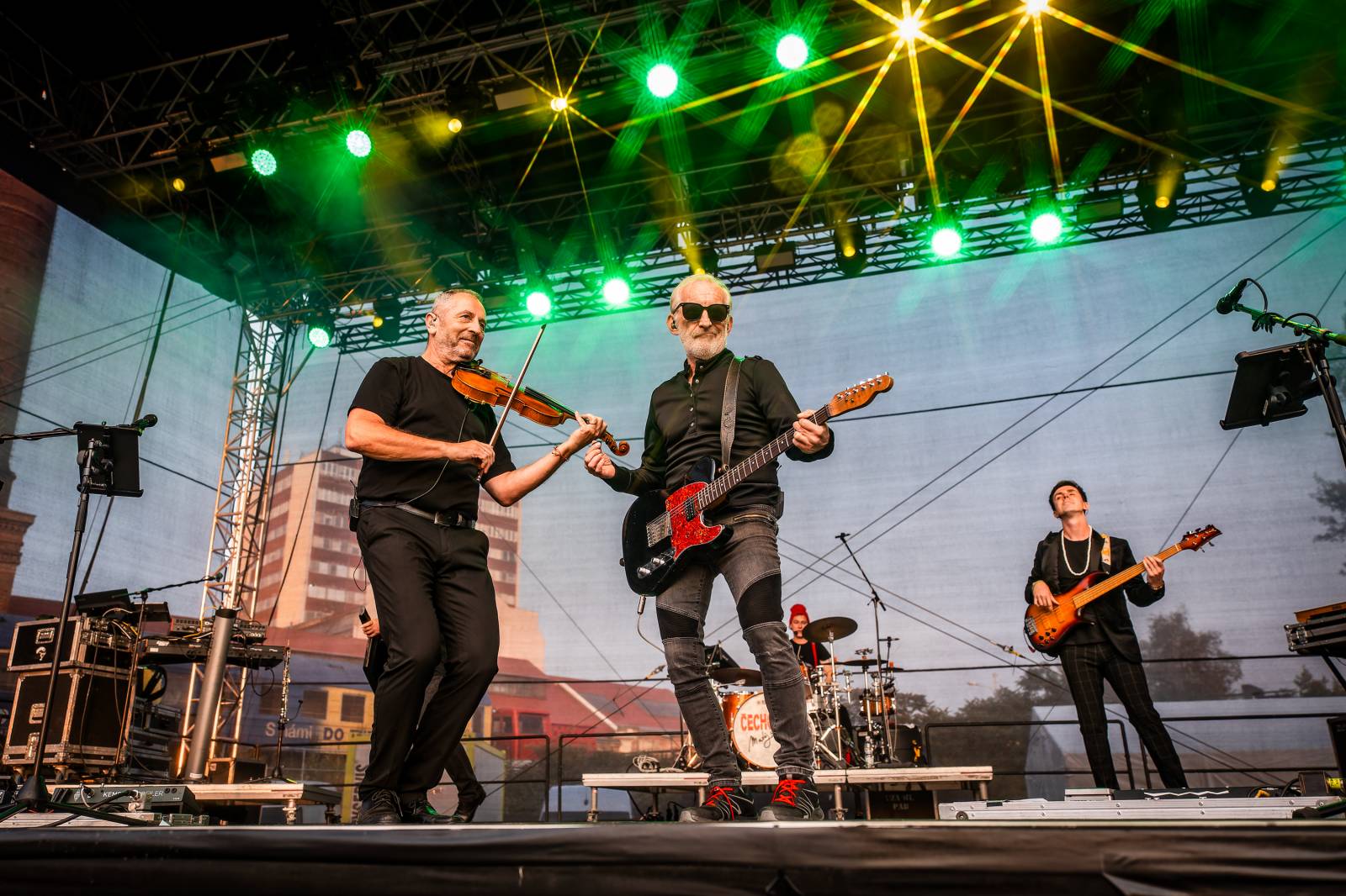 Čechomor vyprodal Areál 7 v pražských Holešovicích, doprovodila ho Martina Pártlová