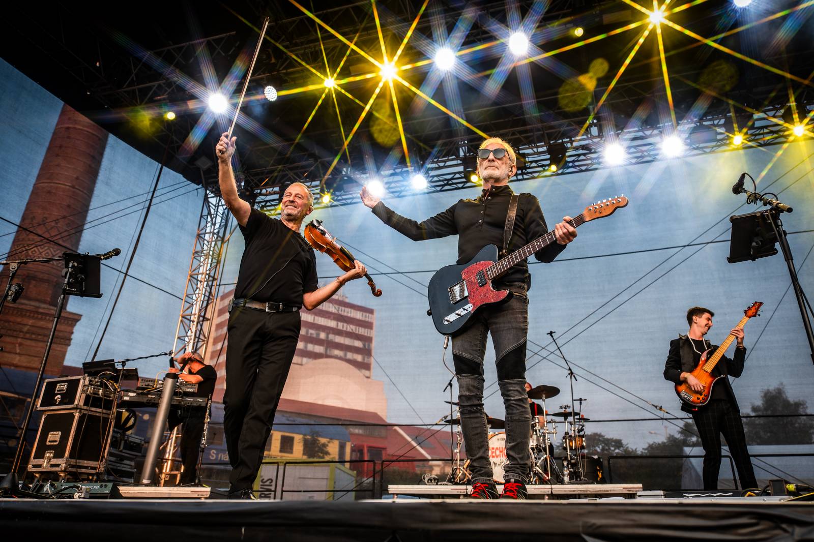 Čechomor vyprodal Areál 7 v pražských Holešovicích, doprovodila ho Martina Pártlová