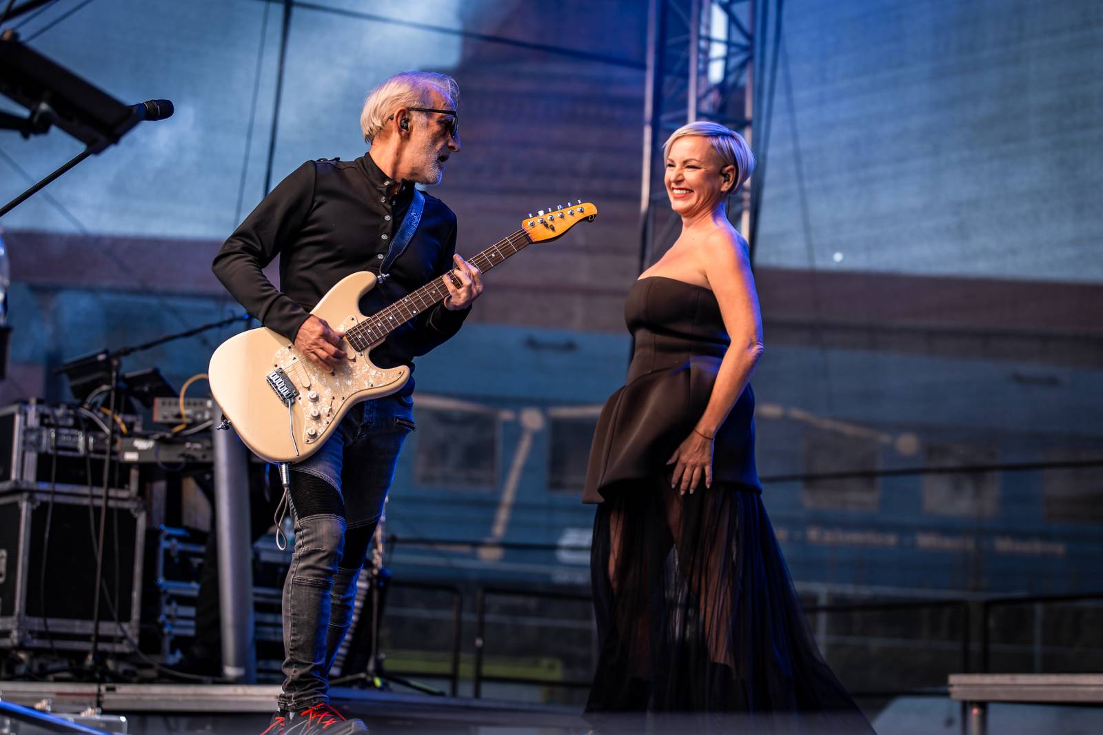 Čechomor vyprodal Areál 7 v pražských Holešovicích, doprovodila ho Martina Pártlová