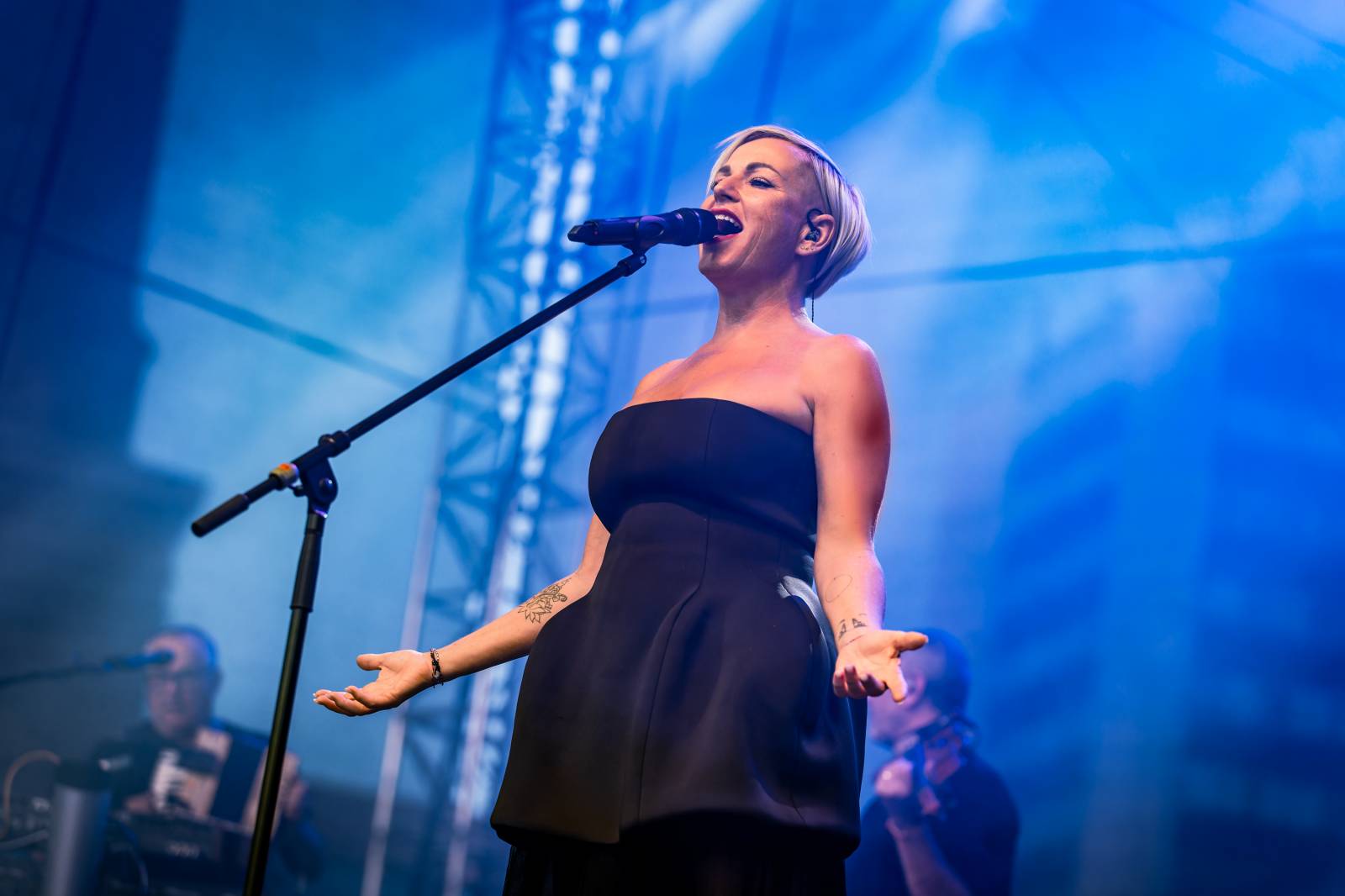 Čechomor vyprodal Areál 7 v pražských Holešovicích, doprovodila ho Martina Pártlová