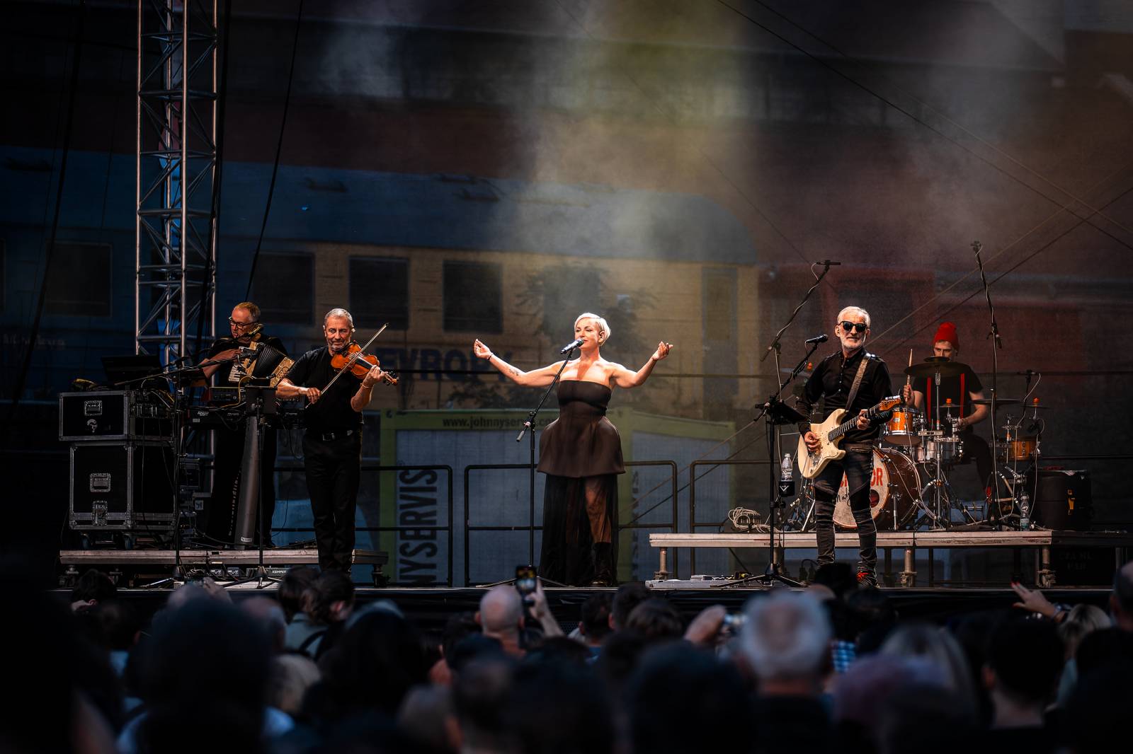 Čechomor vyprodal Areál 7 v pražských Holešovicích, doprovodila ho Martina Pártlová