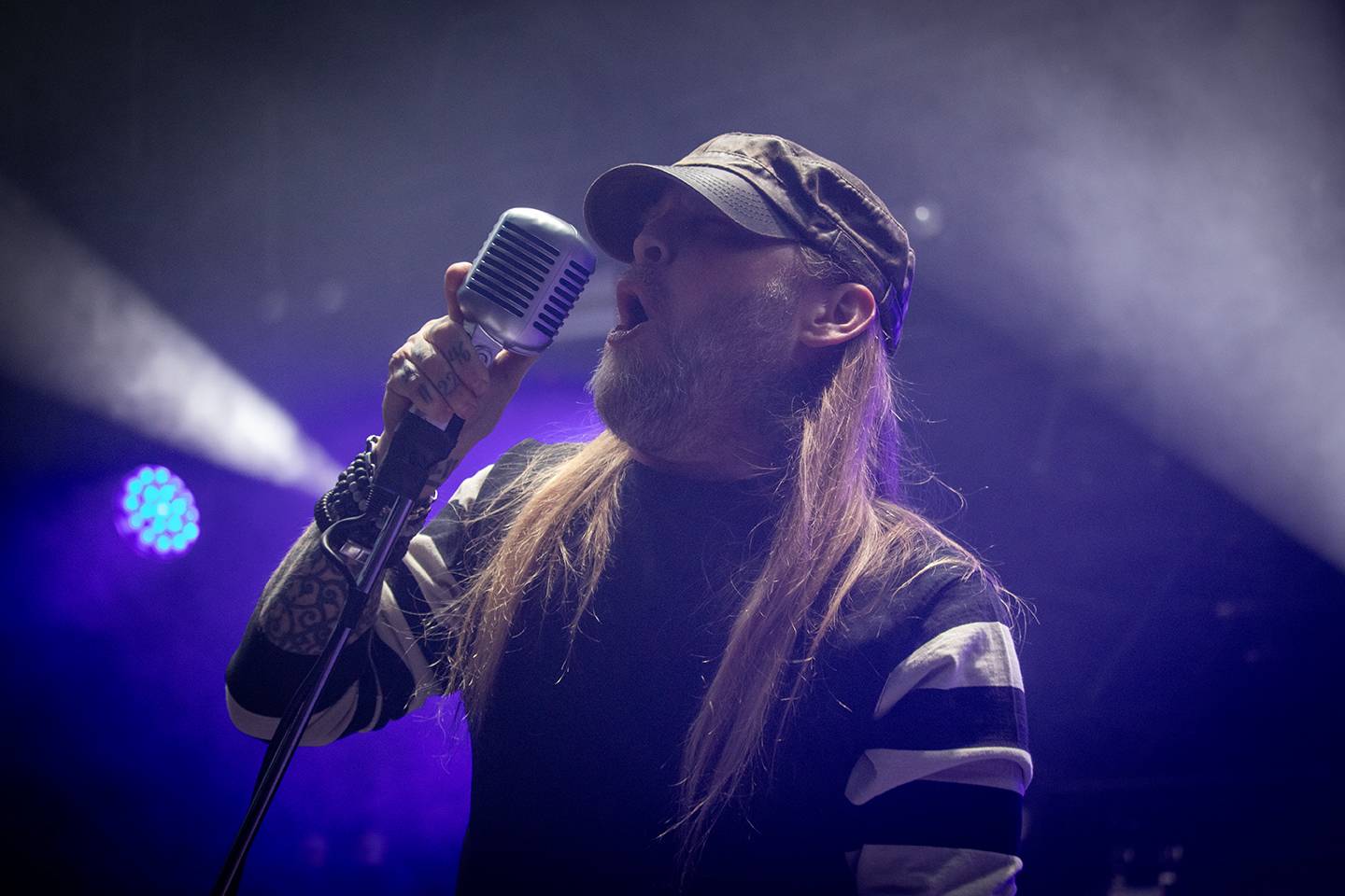 Bláznivá show Gutalax i pád zpěváka a rozbitá hlava kytaristy Landmvrks. Druhý den Brutal Assault vyvrcholil koncertem Gojiry