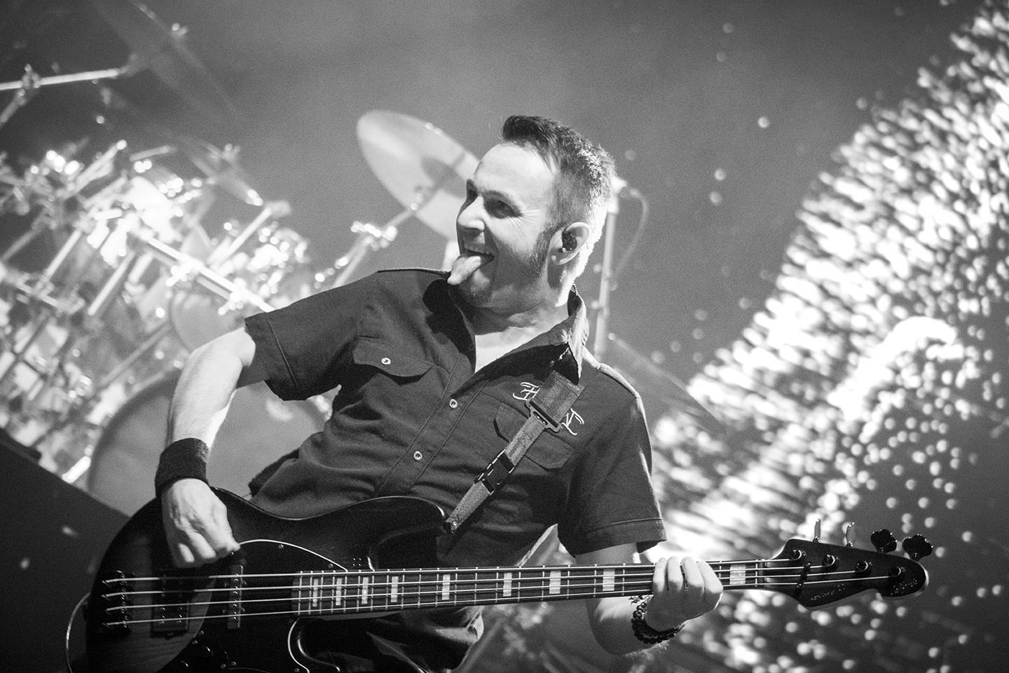 Bláznivá show Gutalax i pád zpěváka a rozbitá hlava kytaristy Landmvrks. Druhý den Brutal Assault vyvrcholil koncertem Gojiry