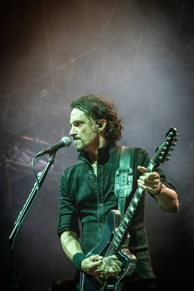 Bláznivá show Gutalax i pád zpěváka a rozbitá hlava kytaristy Landmvrks. Druhý den Brutal Assault vyvrcholil koncertem Gojiry