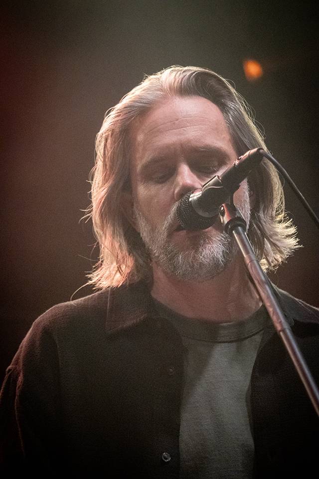 Bláznivá show Gutalax i pád zpěváka a rozbitá hlava kytaristy Landmvrks. Druhý den Brutal Assault vyvrcholil koncertem Gojiry