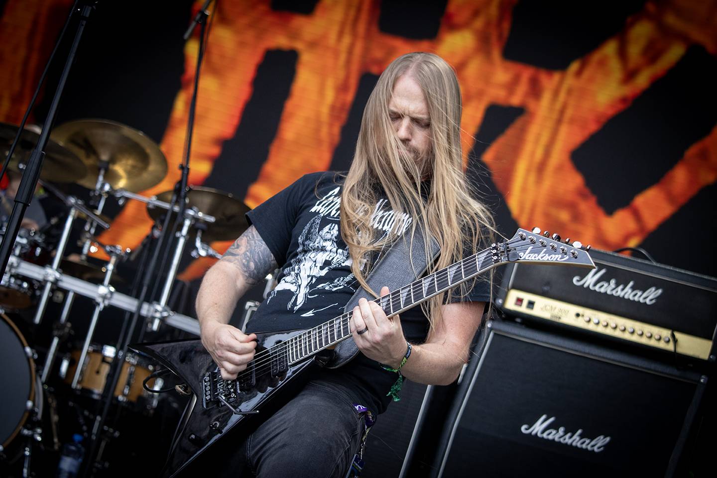 Bláznivá show Gutalax i pád zpěváka a rozbitá hlava kytaristy Landmvrks. Druhý den Brutal Assault vyvrcholil koncertem Gojiry