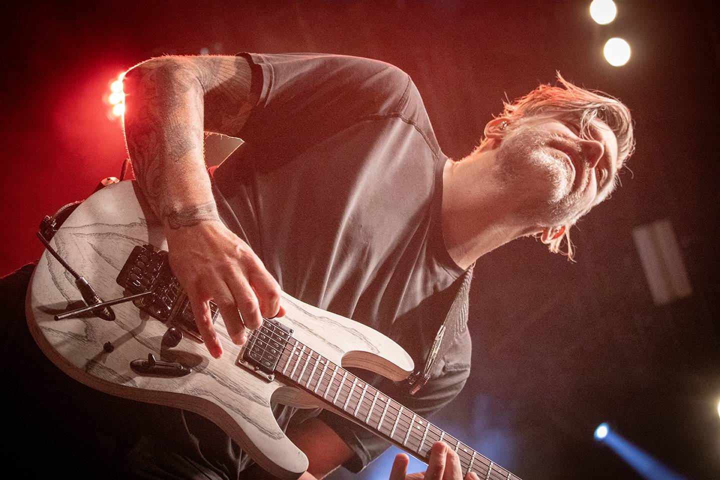 Bláznivá show Gutalax i pád zpěváka a rozbitá hlava kytaristy Landmvrks. Druhý den Brutal Assault vyvrcholil koncertem Gojiry