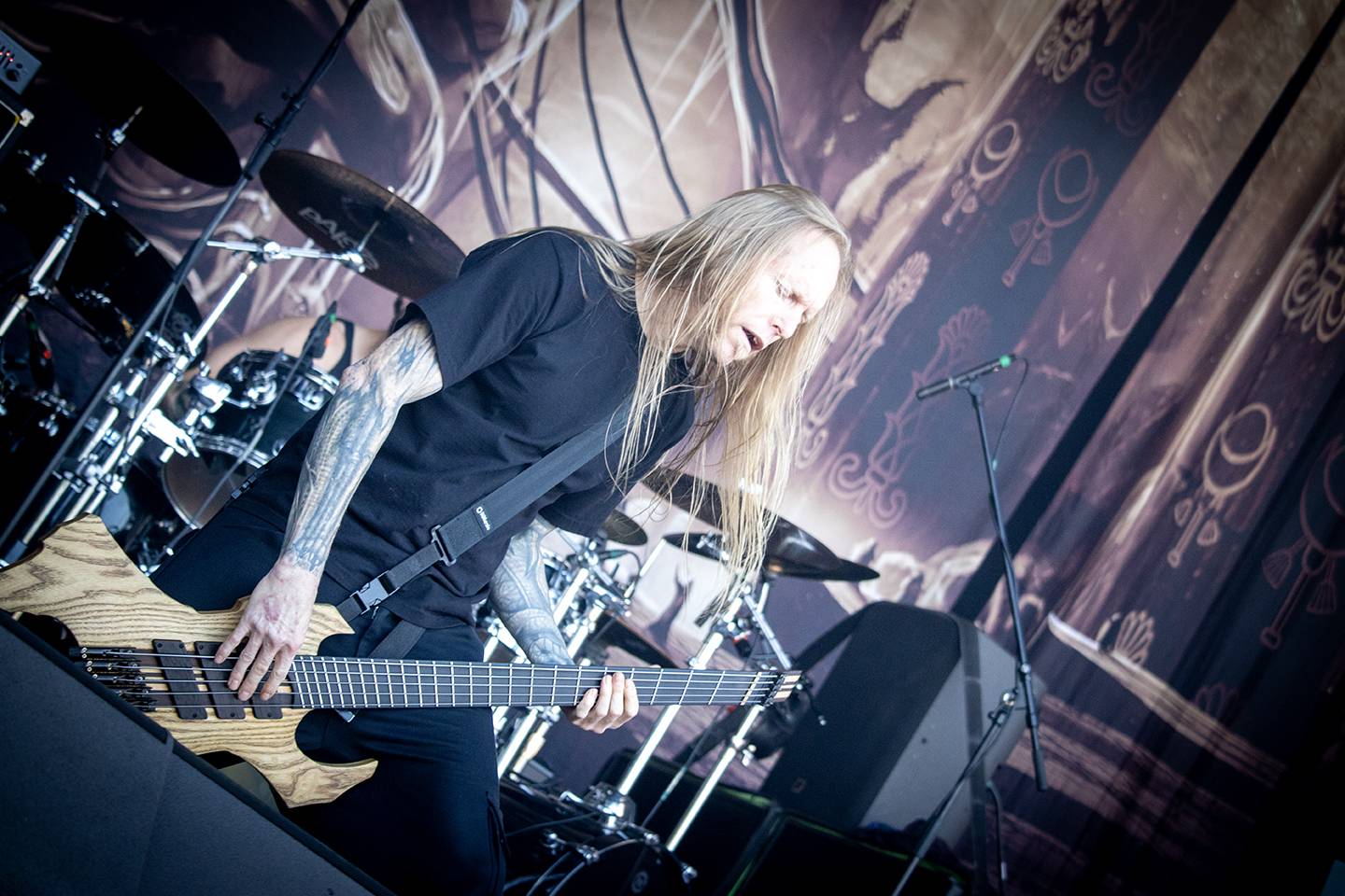 Bláznivá show Gutalax i pád zpěváka a rozbitá hlava kytaristy Landmvrks. Druhý den Brutal Assault vyvrcholil koncertem Gojiry