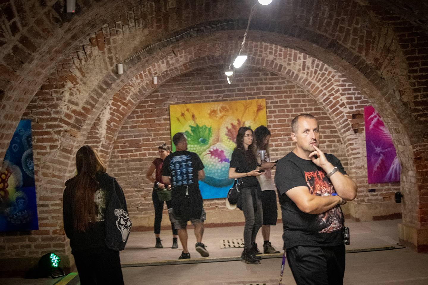 Bláznivá show Gutalax i pád zpěváka a rozbitá hlava kytaristy Landmvrks. Druhý den Brutal Assault vyvrcholil koncertem Gojiry