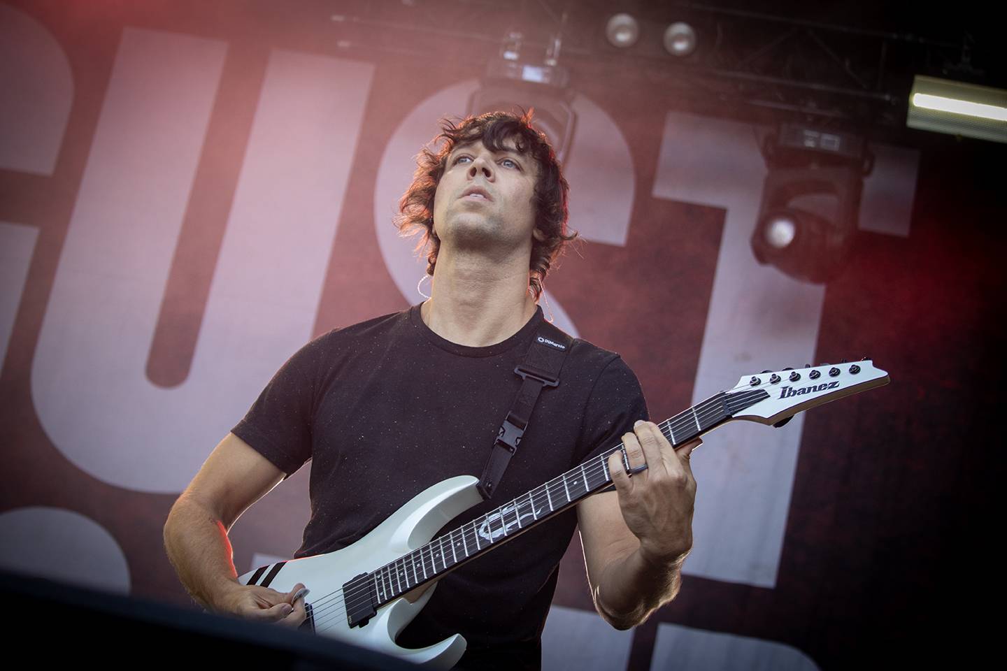 Bláznivá show Gutalax i pád zpěváka a rozbitá hlava kytaristy Landmvrks. Druhý den Brutal Assault vyvrcholil koncertem Gojiry