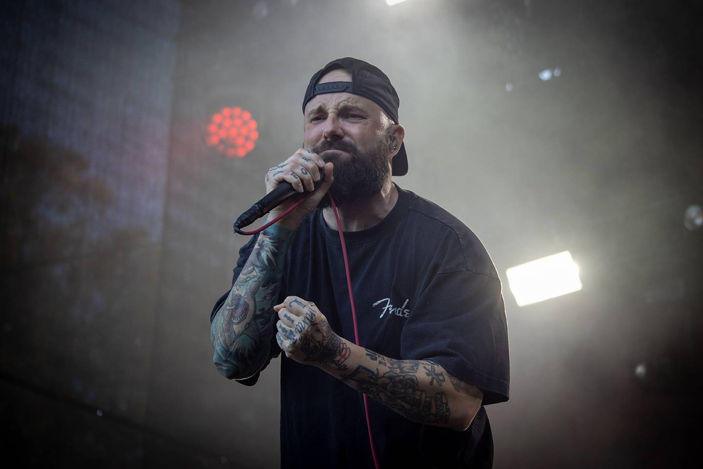 Bláznivá show Gutalax i pád zpěváka a rozbitá hlava kytaristy Landmvrks. Druhý den Brutal Assault vyvrcholil koncertem Gojiry