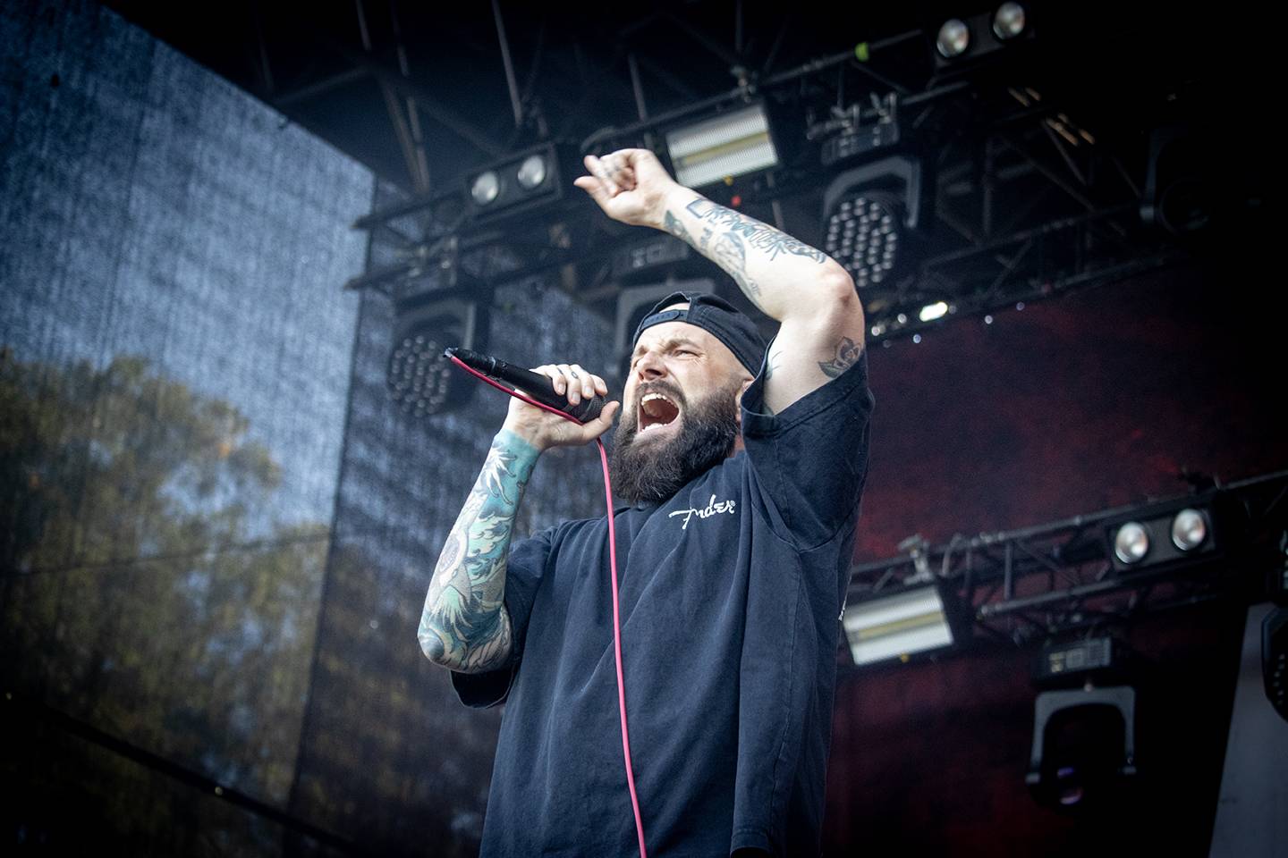 Bláznivá show Gutalax i pád zpěváka a rozbitá hlava kytaristy Landmvrks. Druhý den Brutal Assault vyvrcholil koncertem Gojiry