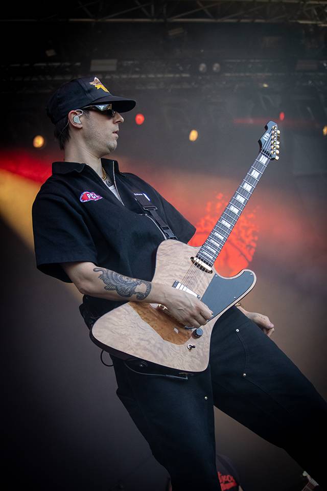 Bláznivá show Gutalax i pád zpěváka a rozbitá hlava kytaristy Landmvrks. Druhý den Brutal Assault vyvrcholil koncertem Gojiry