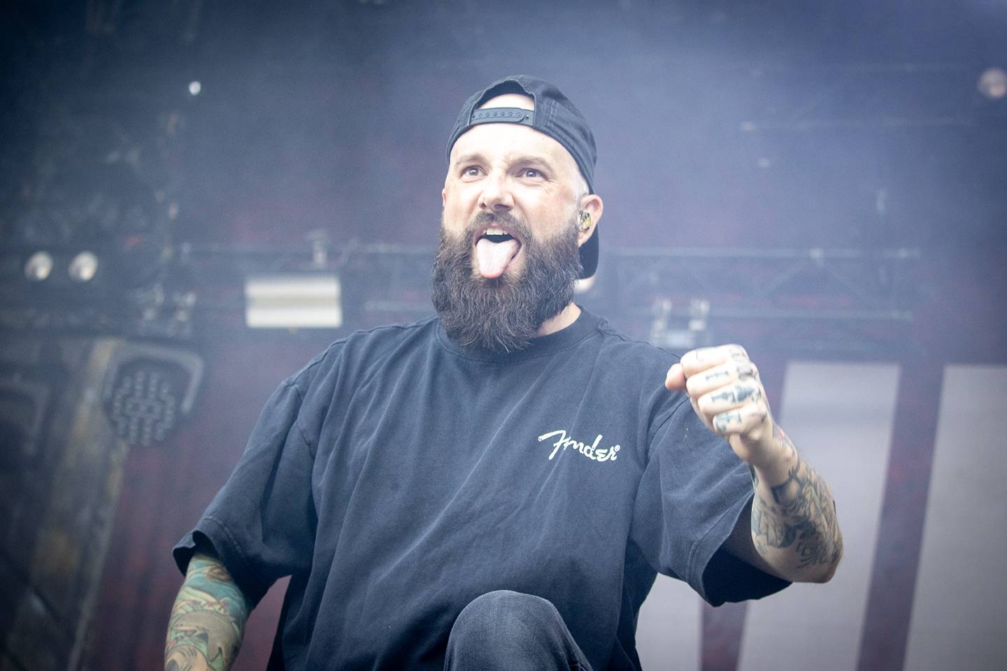 Bláznivá show Gutalax i pád zpěváka a rozbitá hlava kytaristy Landmvrks. Druhý den Brutal Assault vyvrcholil koncertem Gojiry