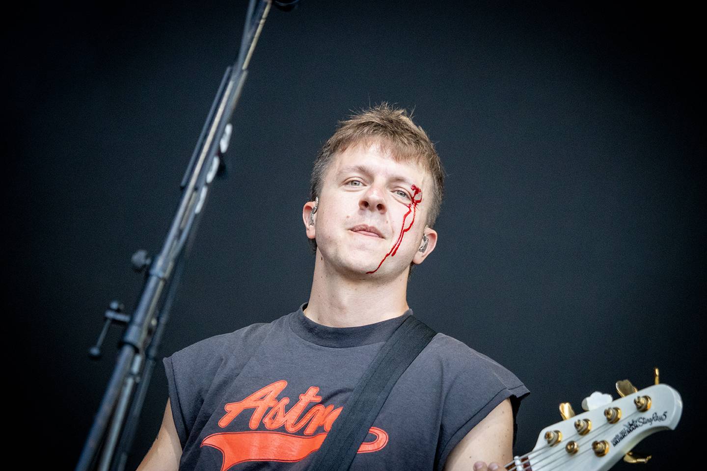 Bláznivá show Gutalax i pád zpěváka a rozbitá hlava kytaristy Landmvrks. Druhý den Brutal Assault vyvrcholil koncertem Gojiry