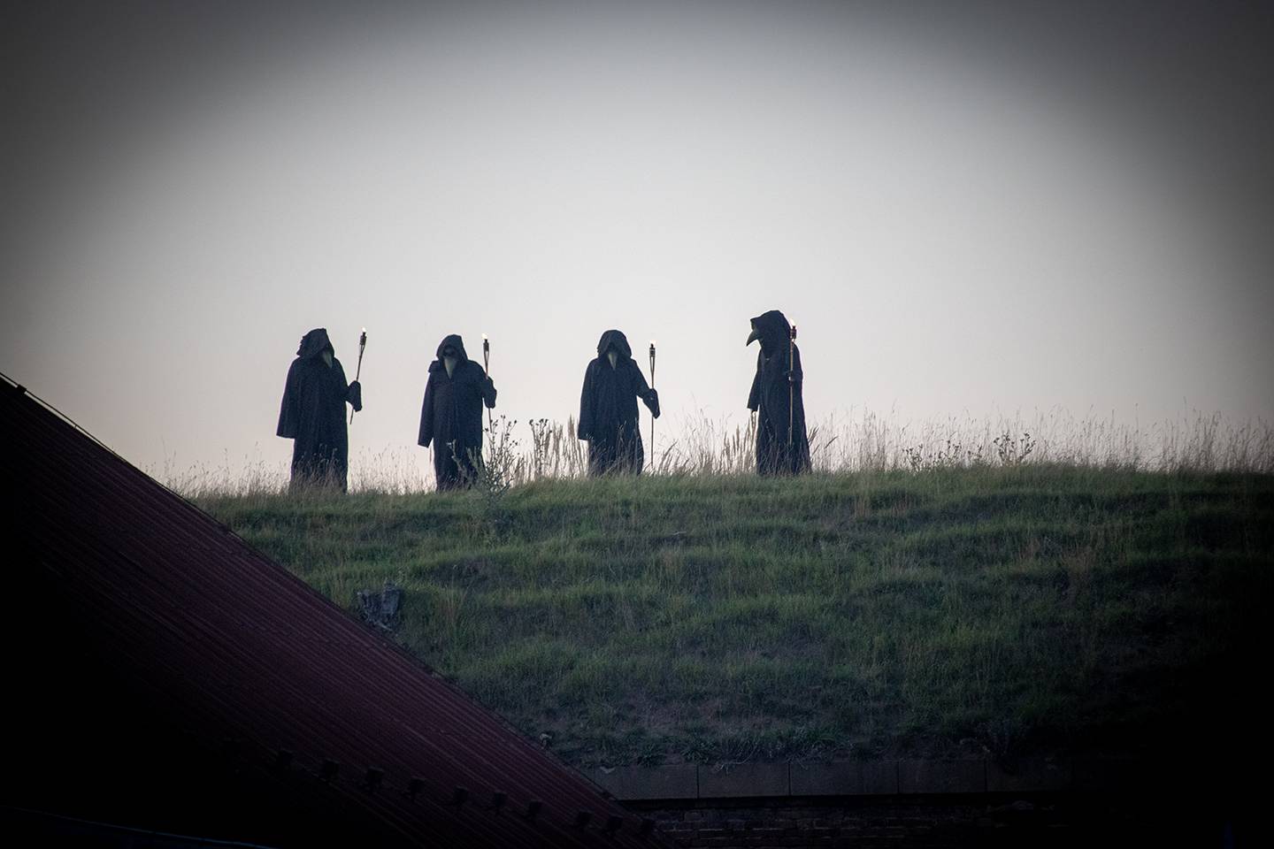 Bláznivá show Gutalax i pád zpěváka a rozbitá hlava kytaristy Landmvrks. Druhý den Brutal Assault vyvrcholil koncertem Gojiry