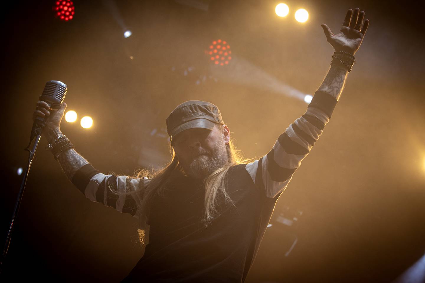 Bláznivá show Gutalax i pád zpěváka a rozbitá hlava kytaristy Landmvrks. Druhý den Brutal Assault vyvrcholil koncertem Gojiry