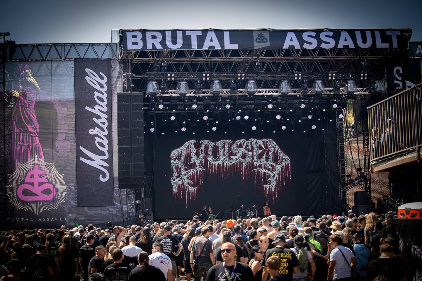 Hentai Corporation provokovali na Brutal Assault s chlípným bobrem, hvězdou třetího dne byli Mayhem