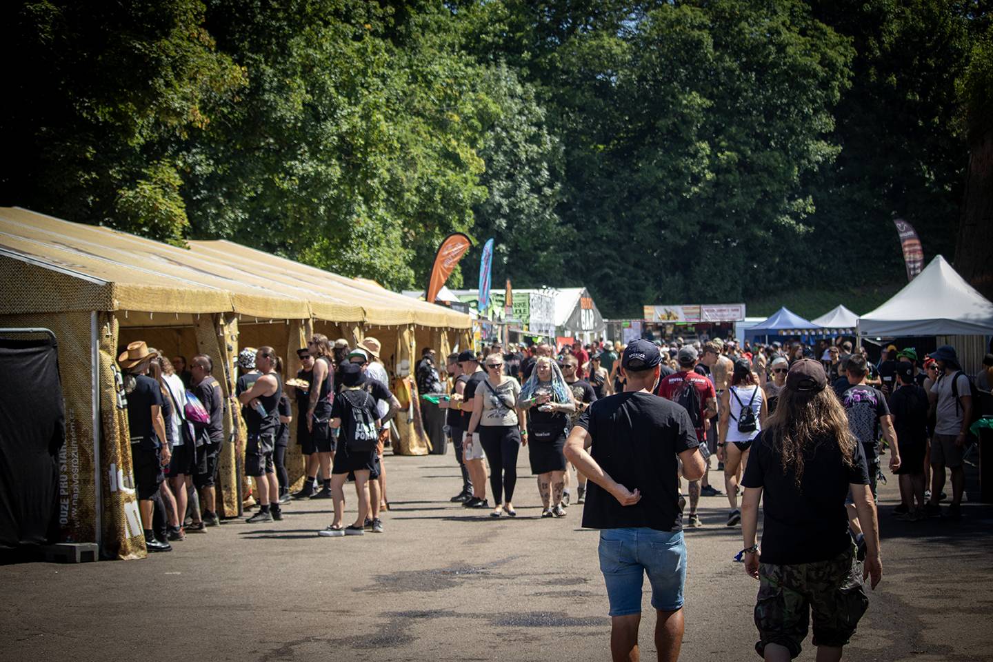 Hentai Corporation provokovali na Brutal Assault s chlípným bobrem, hvězdou třetího dne byli Mayhem