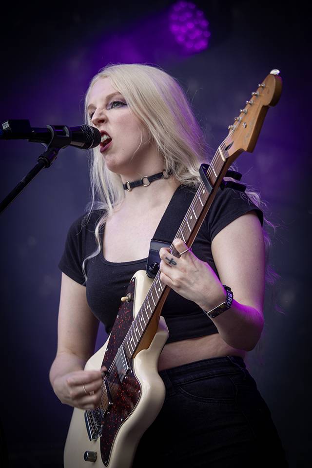 Hentai Corporation provokovali na Brutal Assault s chlípným bobrem, hvězdou třetího dne byli Mayhem