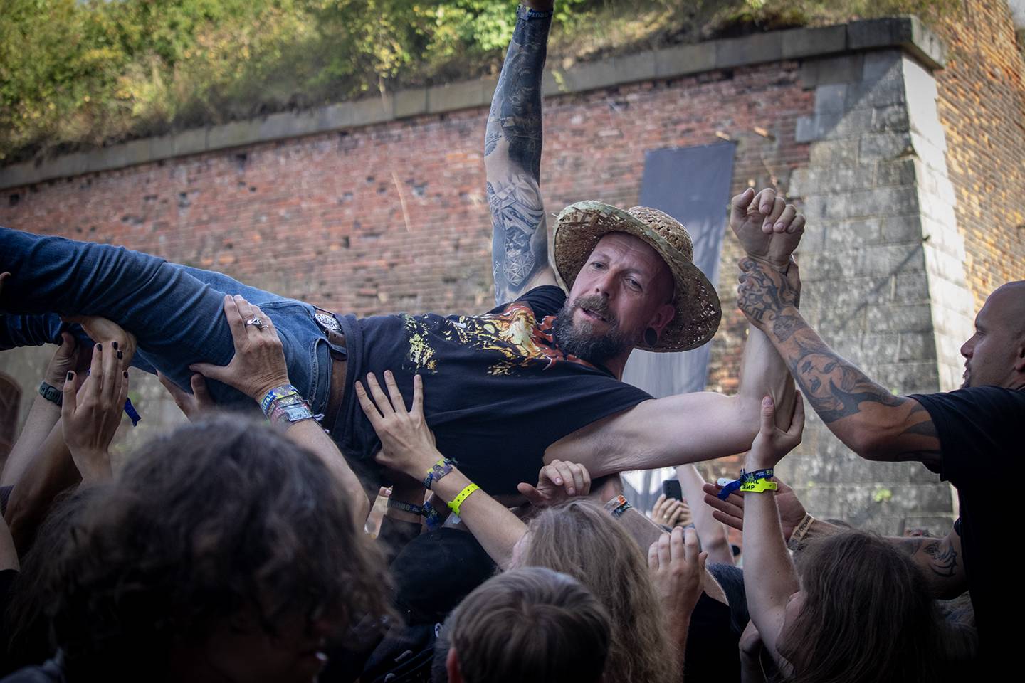 Hentai Corporation provokovali na Brutal Assault s chlípným bobrem, hvězdou třetího dne byli Mayhem