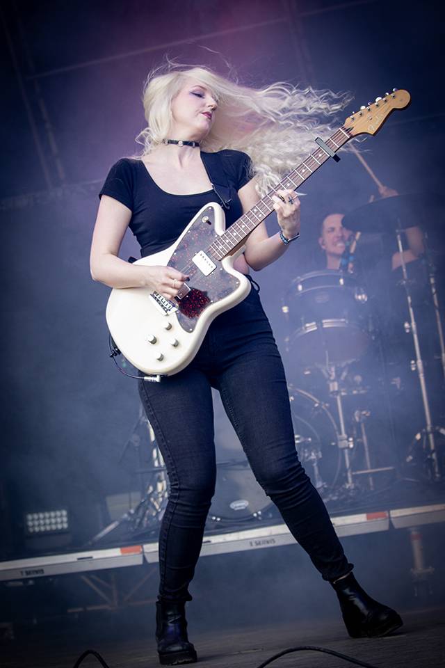 Hentai Corporation provokovali na Brutal Assault s chlípným bobrem, hvězdou třetího dne byli Mayhem