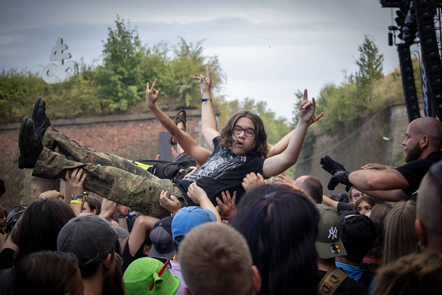 Hentai Corporation provokovali na Brutal Assault s chlípným bobrem, hvězdou třetího dne byli Mayhem