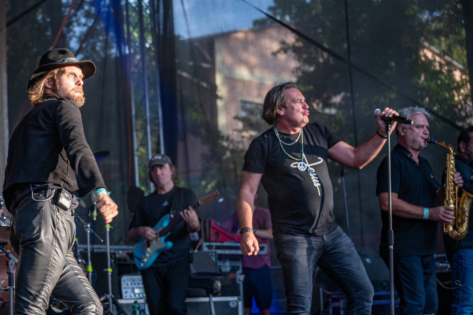 Ve Všeticích odstartovaly Krásný ztráty. J.A.R. vystoupili bez Oto Klempíře, bavili i Michal Prokop s Framus Five a Pan Lynx