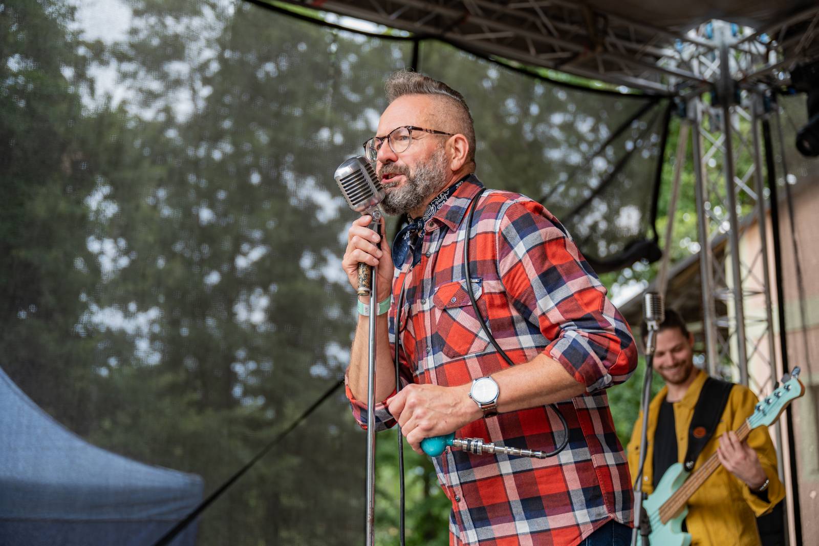 Ve Všeticích odstartovaly Krásný ztráty. J.A.R. vystoupili bez Oto Klempíře, bavili i Michal Prokop s Framus Five a Pan Lynx