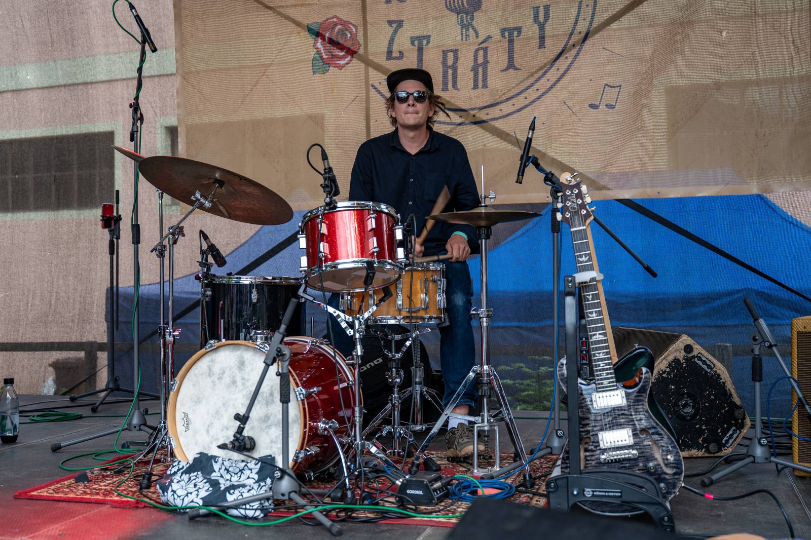 Ve Všeticích odstartovaly Krásný ztráty. J.A.R. vystoupili bez Oto Klempíře, bavili i Michal Prokop s Framus Five a Pan Lynx