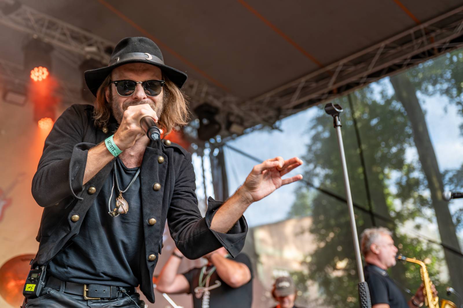 Ve Všeticích odstartovaly Krásný ztráty. J.A.R. vystoupili bez Oto Klempíře, bavili i Michal Prokop s Framus Five a Pan Lynx