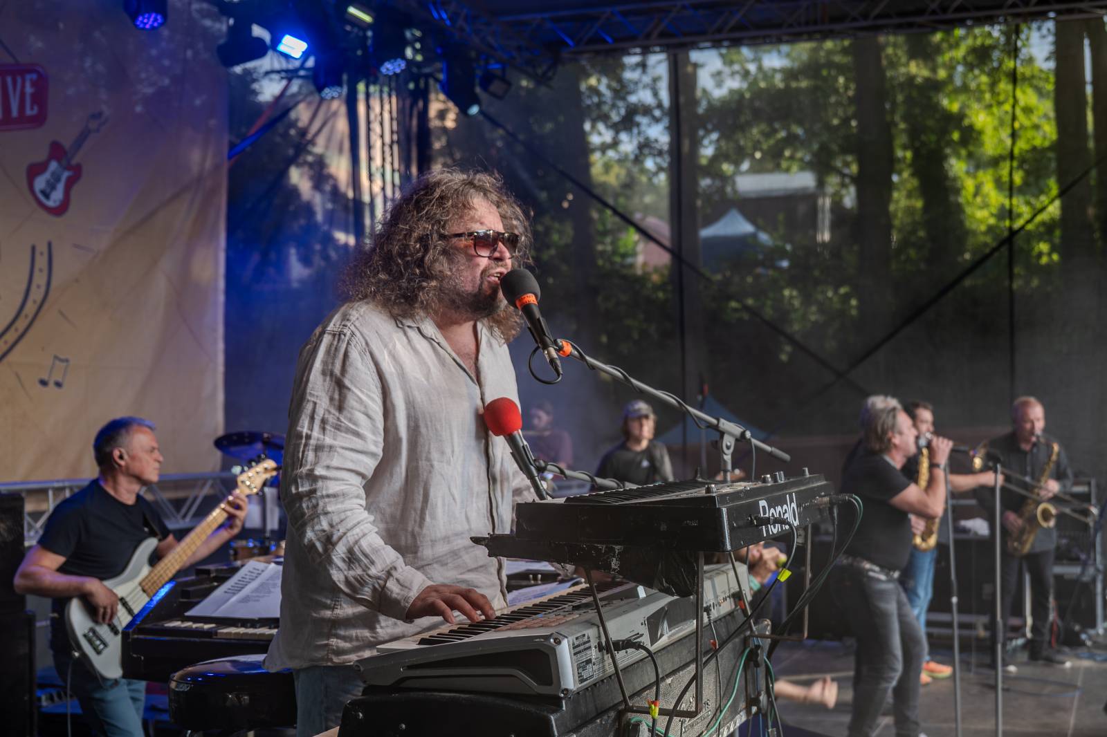 Ve Všeticích odstartovaly Krásný ztráty. J.A.R. vystoupili bez Oto Klempíře, bavili i Michal Prokop s Framus Five a Pan Lynx