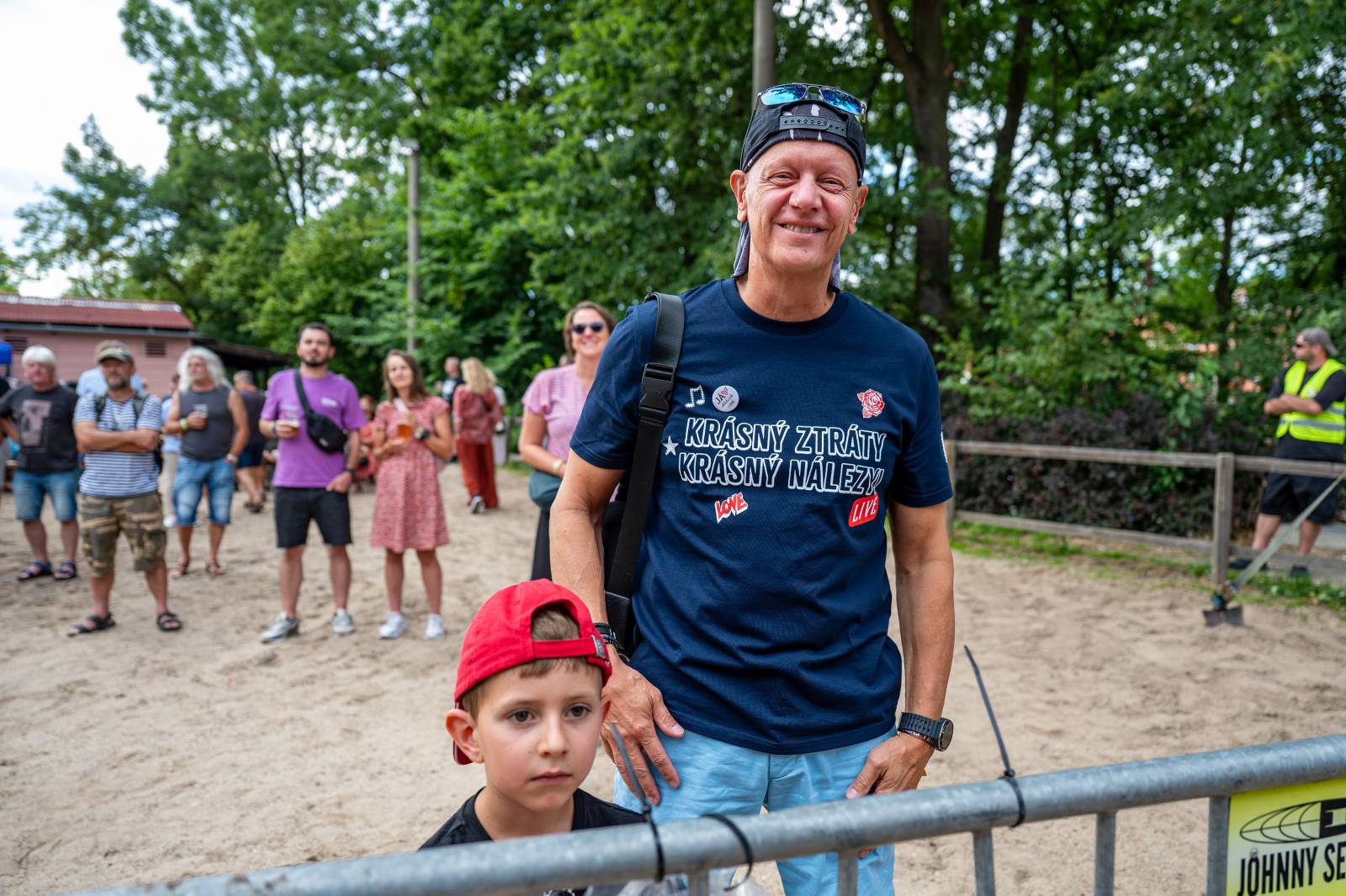 Ve Všeticích odstartovaly Krásný ztráty. J.A.R. vystoupili bez Oto Klempíře, bavili i Michal Prokop s Framus Five a Pan Lynx