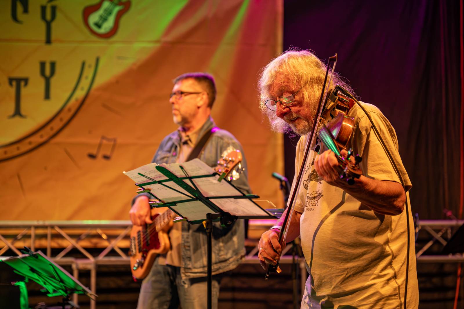 Ve Všeticích odstartovaly Krásný ztráty. J.A.R. vystoupili bez Oto Klempíře, bavili i Michal Prokop s Framus Five a Pan Lynx