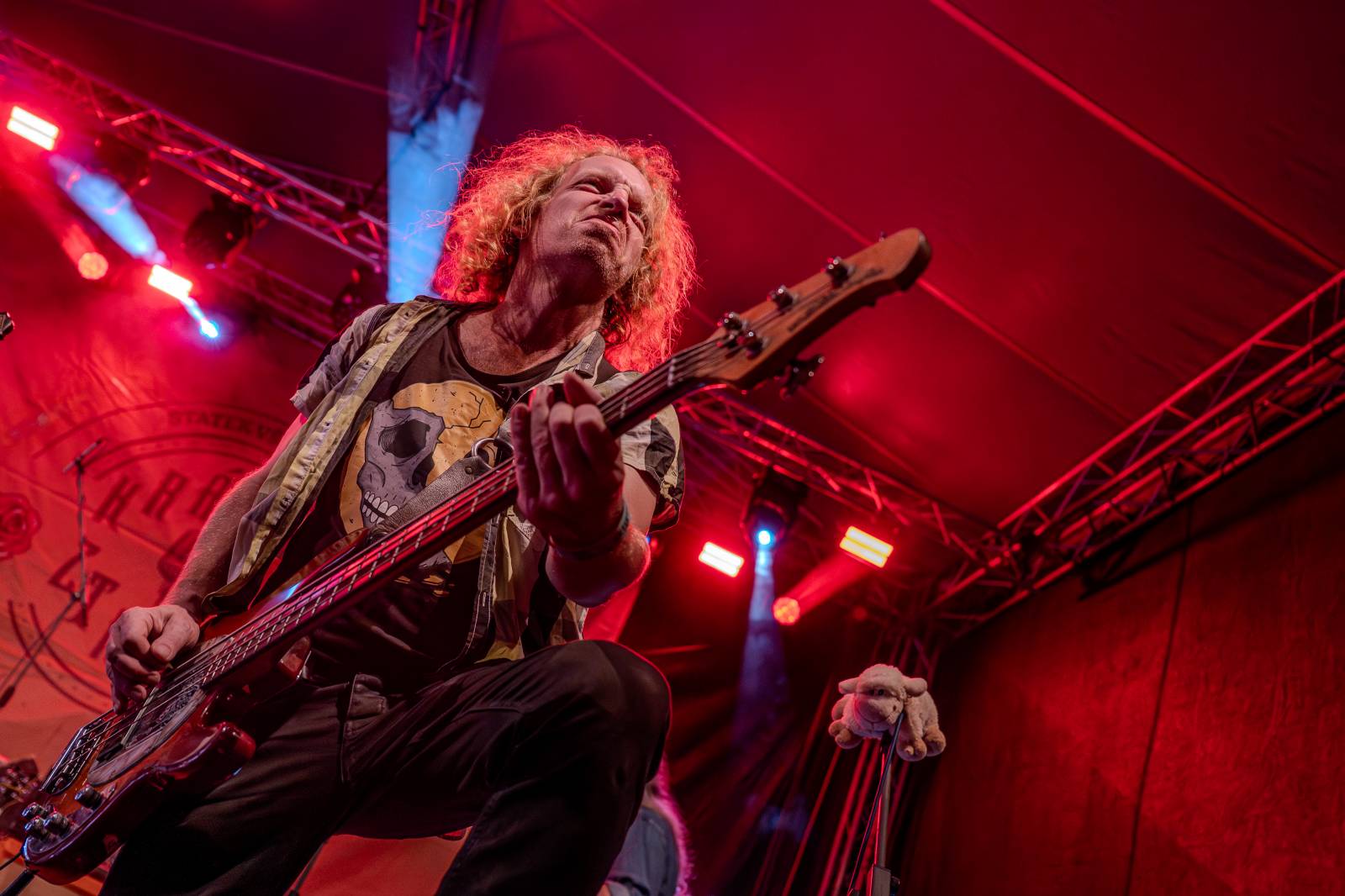 Ve Všeticích odstartovaly Krásný ztráty. J.A.R. vystoupili bez Oto Klempíře, bavili i Michal Prokop s Framus Five a Pan Lynx