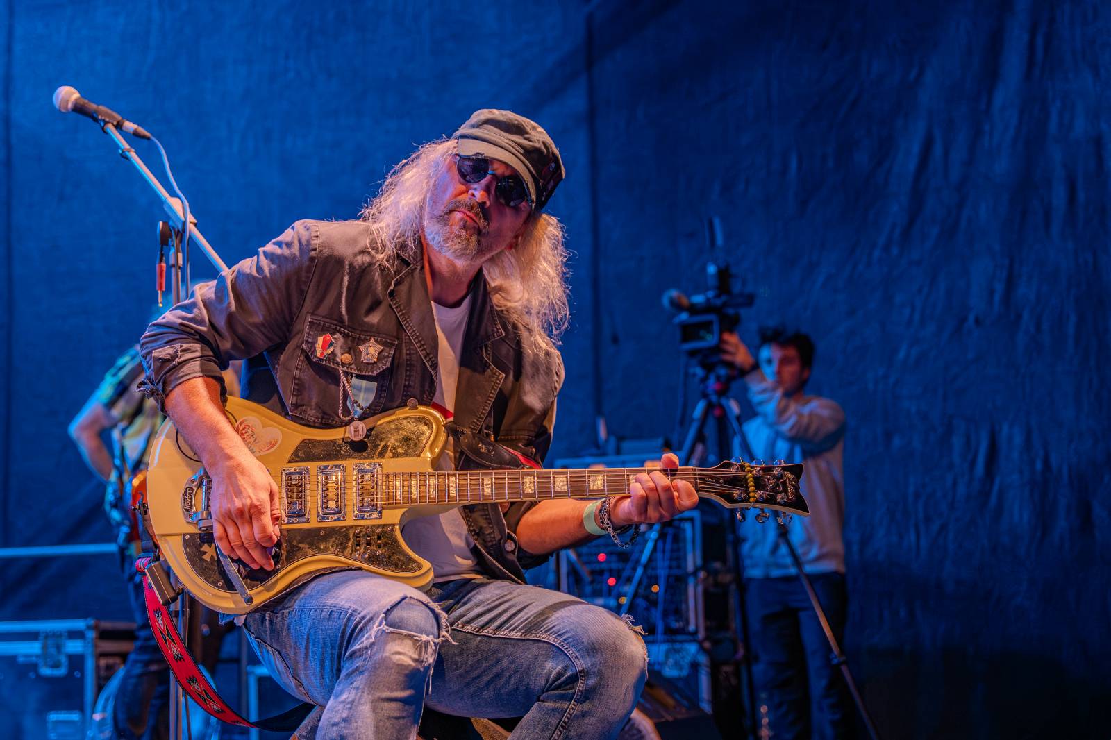 Ve Všeticích odstartovaly Krásný ztráty. J.A.R. vystoupili bez Oto Klempíře, bavili i Michal Prokop s Framus Five a Pan Lynx