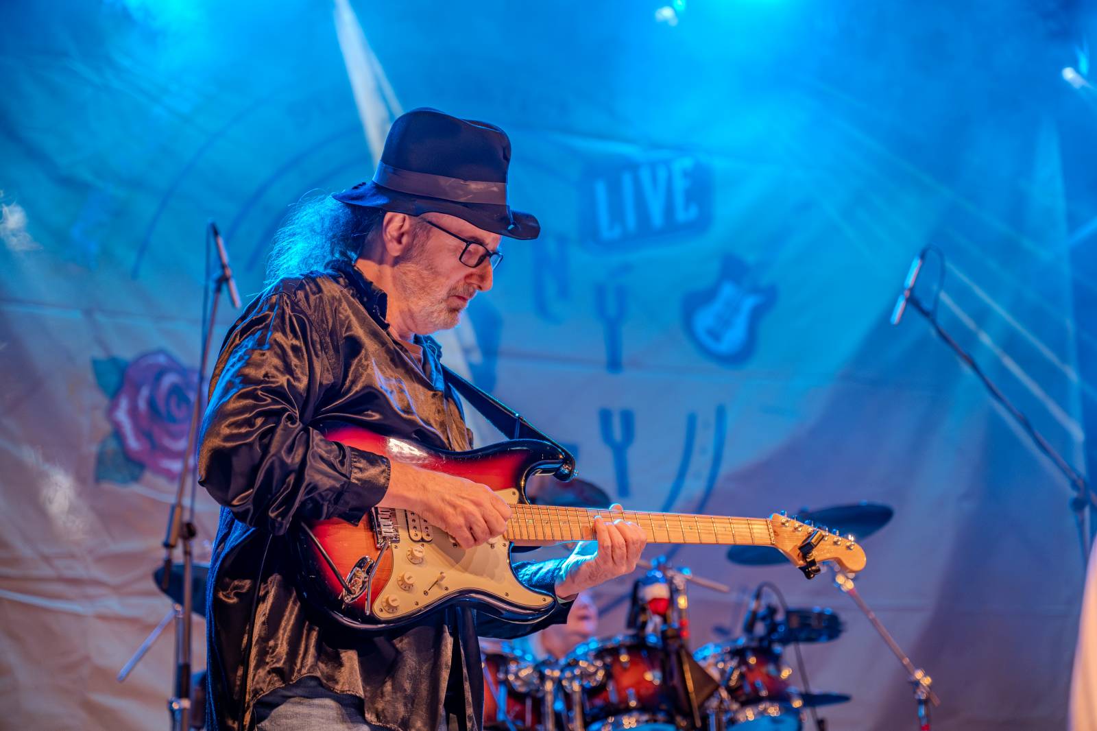 Ve Všeticích odstartovaly Krásný ztráty. J.A.R. vystoupili bez Oto Klempíře, bavili i Michal Prokop s Framus Five a Pan Lynx