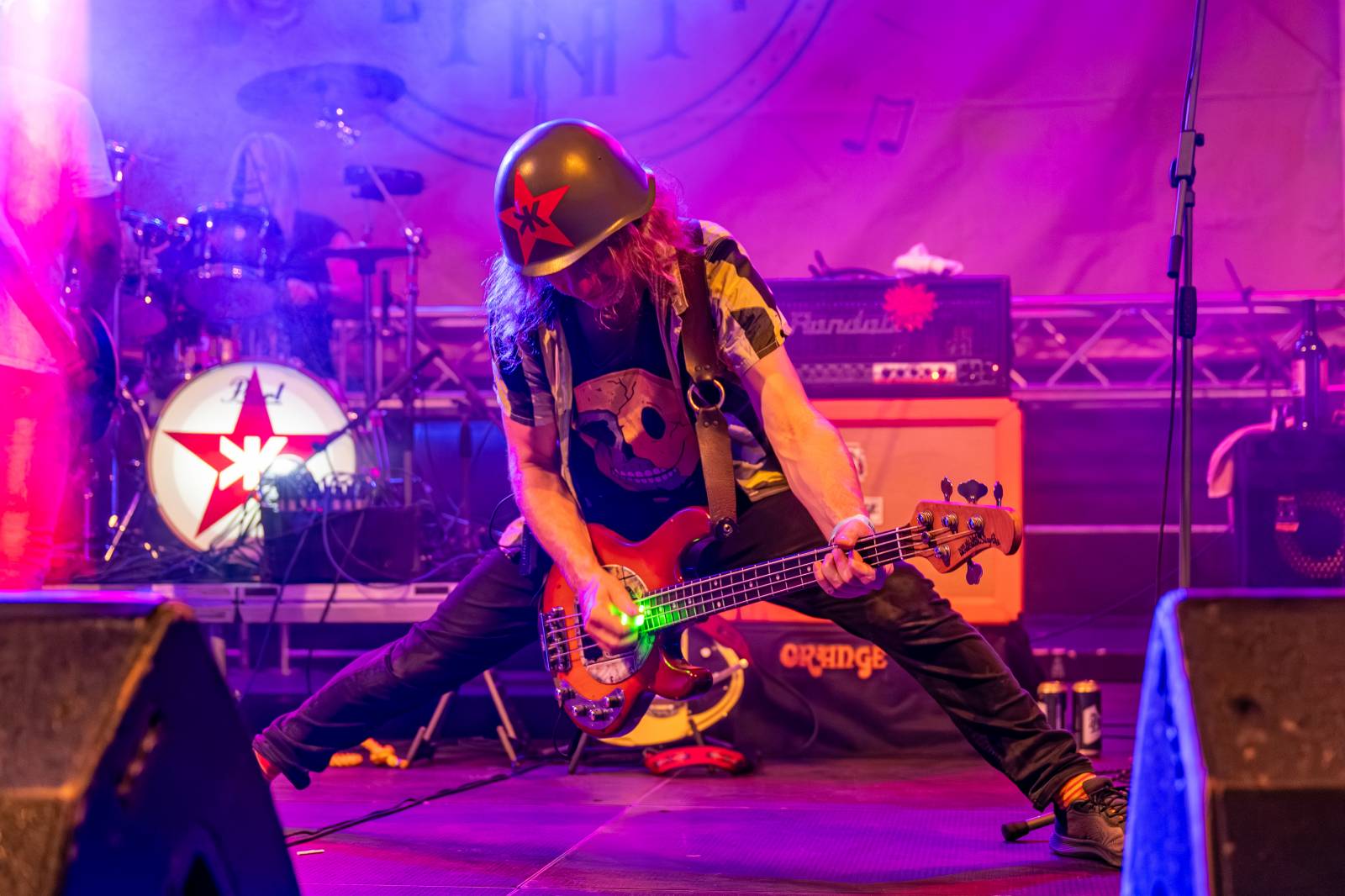 Ve Všeticích odstartovaly Krásný ztráty. J.A.R. vystoupili bez Oto Klempíře, bavili i Michal Prokop s Framus Five a Pan Lynx