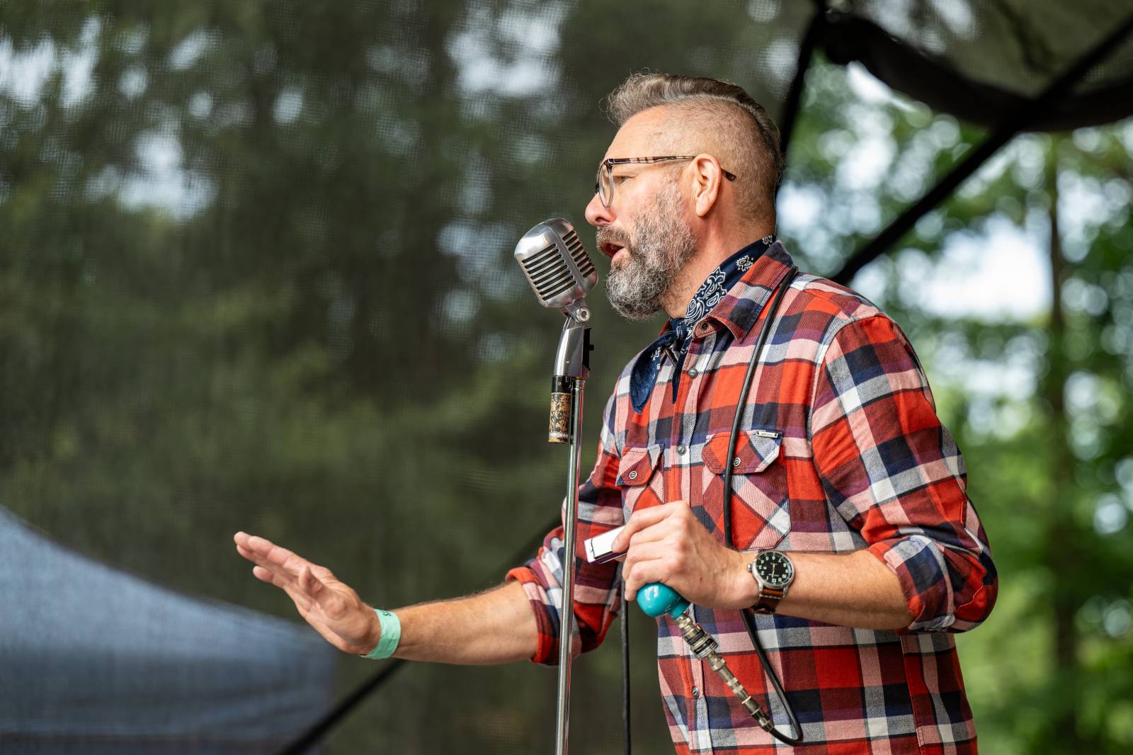 Ve Všeticích odstartovaly Krásný ztráty. J.A.R. vystoupili bez Oto Klempíře, bavili i Michal Prokop s Framus Five a Pan Lynx