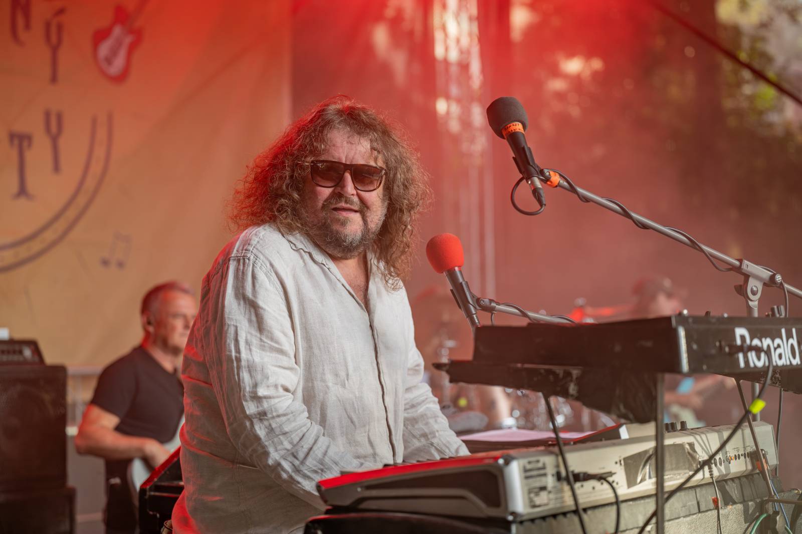 Ve Všeticích odstartovaly Krásný ztráty. J.A.R. vystoupili bez Oto Klempíře, bavili i Michal Prokop s Framus Five a Pan Lynx