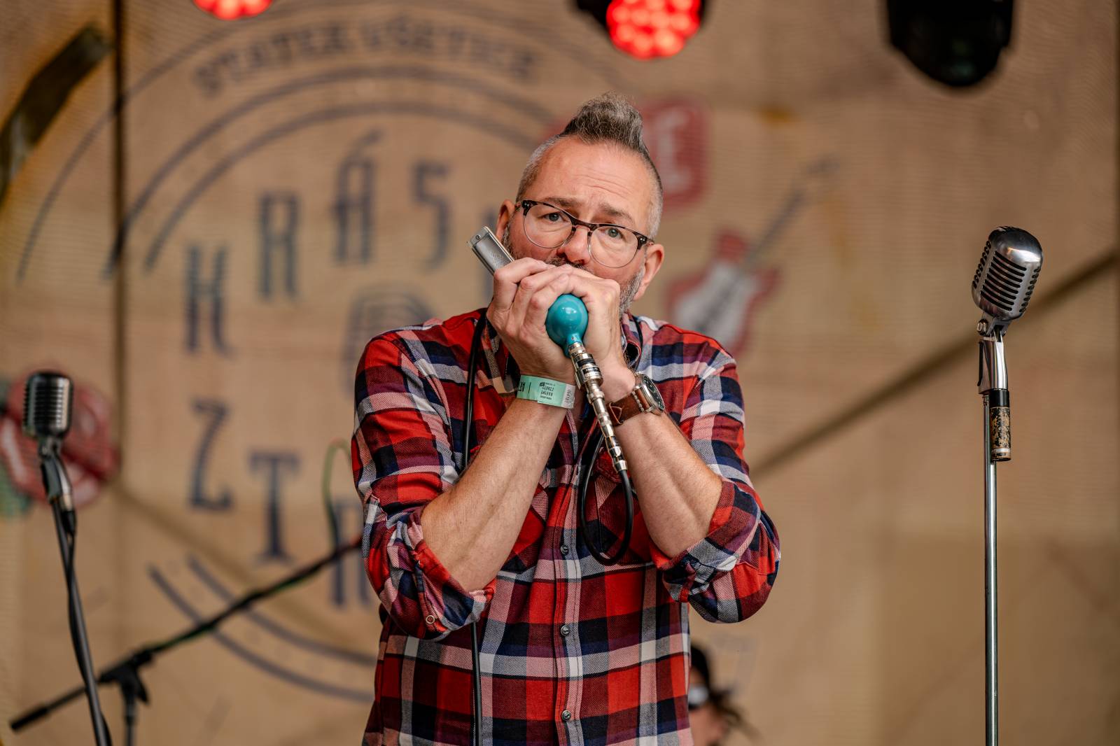 Ve Všeticích odstartovaly Krásný ztráty. J.A.R. vystoupili bez Oto Klempíře, bavili i Michal Prokop s Framus Five a Pan Lynx