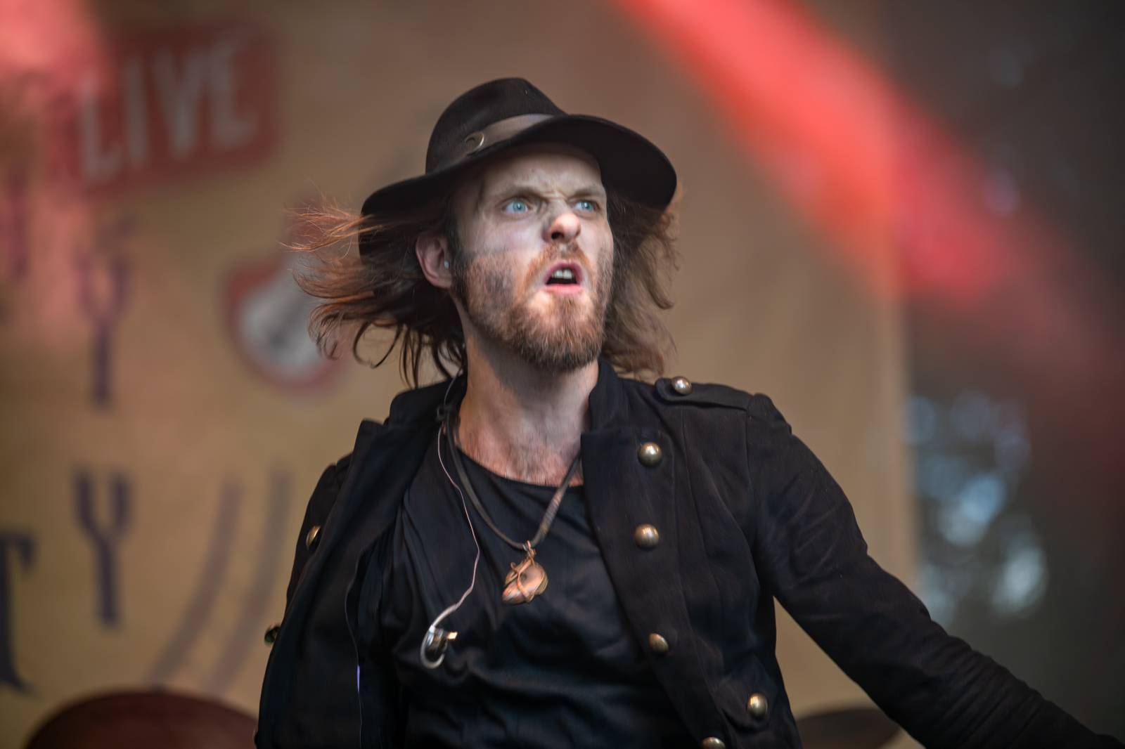 Ve Všeticích odstartovaly Krásný ztráty. J.A.R. vystoupili bez Oto Klempíře, bavili i Michal Prokop s Framus Five a Pan Lynx