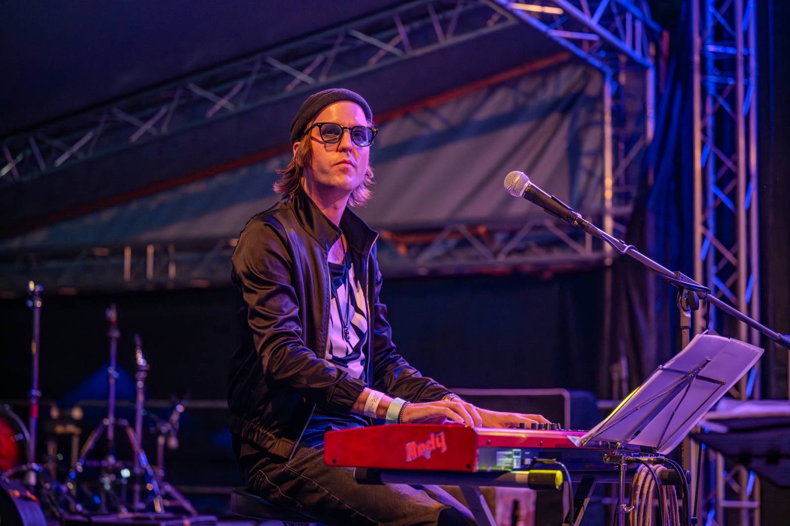 Ve Všeticích odstartovaly Krásný ztráty. J.A.R. vystoupili bez Oto Klempíře, bavili i Michal Prokop s Framus Five a Pan Lynx