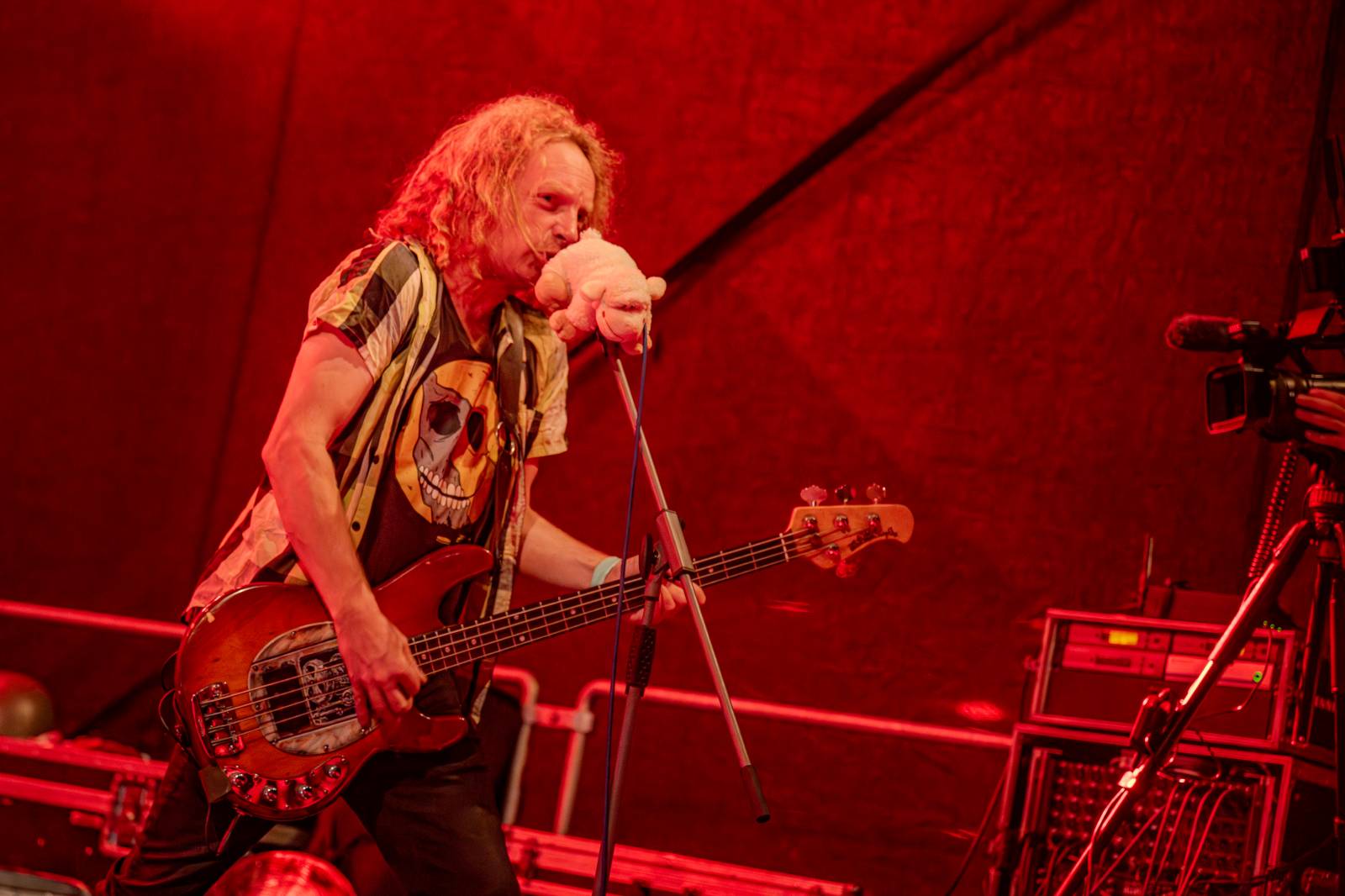 Ve Všeticích odstartovaly Krásný ztráty. J.A.R. vystoupili bez Oto Klempíře, bavili i Michal Prokop s Framus Five a Pan Lynx