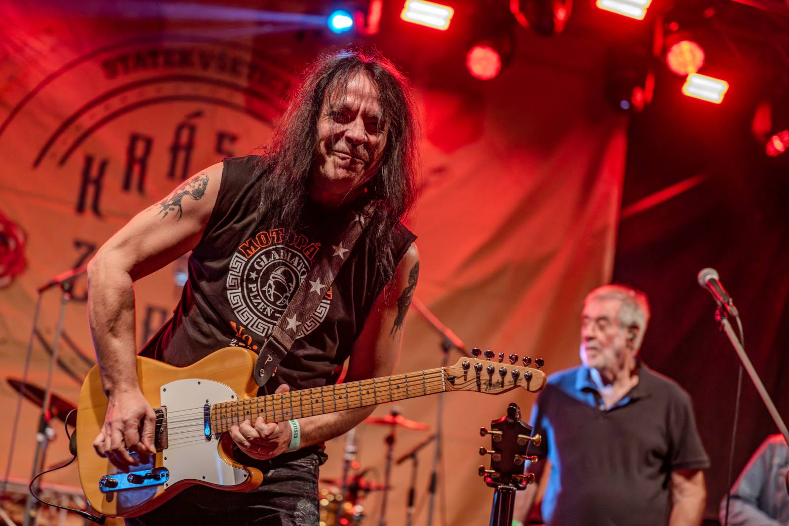 Ve Všeticích odstartovaly Krásný ztráty. J.A.R. vystoupili bez Oto Klempíře, bavili i Michal Prokop s Framus Five a Pan Lynx